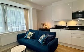 Luxury 2 Bedroom Apartment In Central Croydon With Free Parking